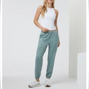 Vuori Boyfriend Jogger size SMALL